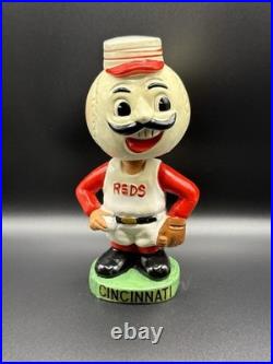 1963 Vintage Cincinnati Reds Round Green Base Nodder