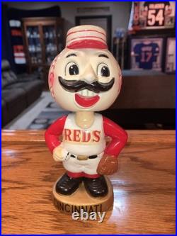 Cincinnati Reds 1960s Vintage Round Base Nodder Bobblehead mint condition
