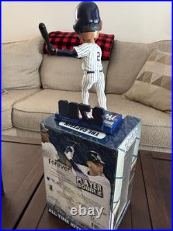 Derek Jeter bobblehead. Vintage All-Time Hits Leader Derek Jeter bobblehead. Vintage All-Time Hits Leader