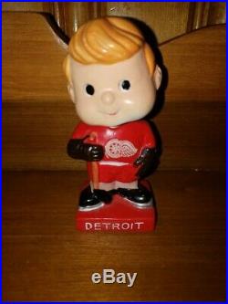 Detroit Red Wings Vintage Bobble Head/Bobbing Head/Nodder/ Standard Size Mint