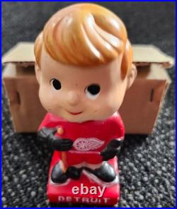 RARE Vintage Early 1960s Detroit Red Wings Mini Nodder Bobble Head with box
