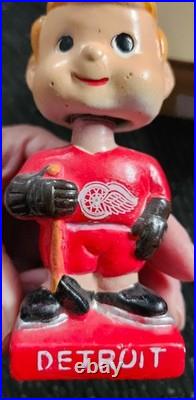 RARE Vintage Early 1960s Detroit Red Wings Mini Nodder Bobble Head with box