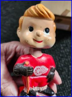 RARE Vintage Early 1960s Detroit Red Wings Mini Nodder Bobble Head with box