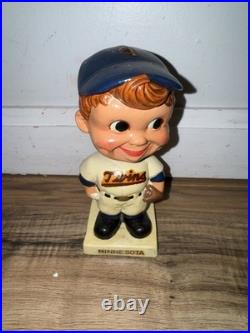 VINTAGE 1962-63 Minnesota Twins Square White Base Bobblehead/Nodder, VERY NICE