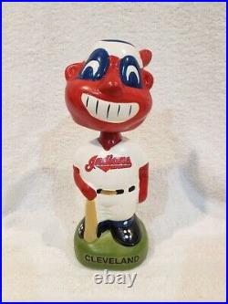 VINTAGE 1990's Cleveland Indians Wahoo Round Green Base Ceramic Bobblehead Doll