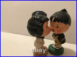 VINTAGE KISSING GIRL + BOY BOBBLEHEAD / NODDER JAPAN CHEERLEADER & Japanese