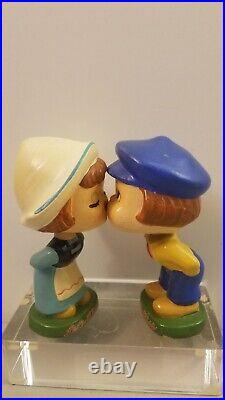 Vintage 1950's'Let's Kiss' Dutch Boy And Girl Bobblehead Nodders
