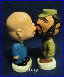 Vintage 1960/70s Kissin Kuzzins Castro/Khrushchev magnet kissing bobble heads A+