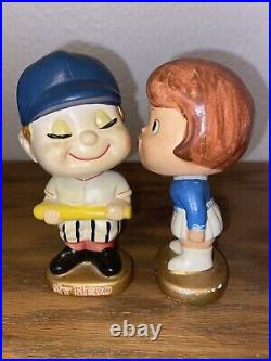Vintage 1960's Baseball Kissing Bobblehead Set Paper Mache Pristine Condition AB