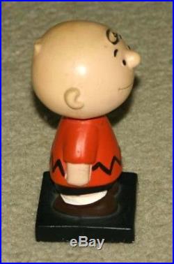 Vintage Charlie Brown Peanuts Gang Bobblehead Nodder Ear Mint
