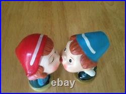 Vintage Dutch Boy/Girl Kissing Bobble Heads