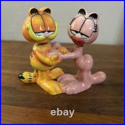 Vintage Garfield And Arlene Ceramic Bobble head Vintage Garfield And Arlene Ceramic Bobble head