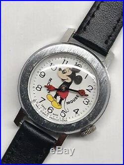 Vintage Mickey Mouse Wrist Watch Moving Bobble Head 29mm 1970s Bradley Womens